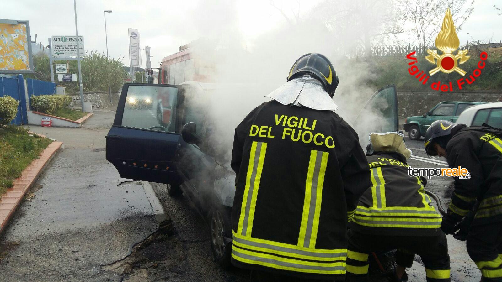 Formia / Auto a fuoco in Via Unità d'Italia | temporeale quotidiano - Temporeale Quotidiano