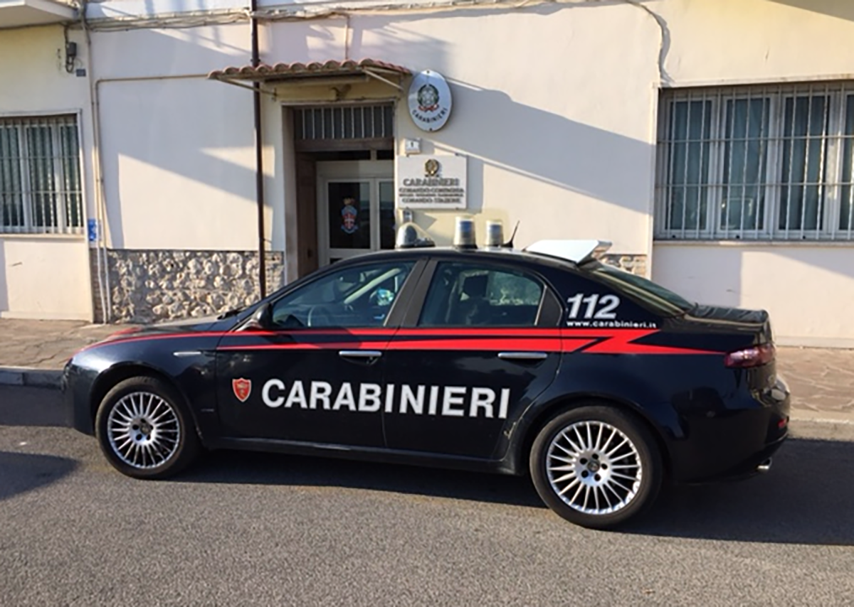 Formia / Molestano gli avventori di un locale e poi danneggiano i locali della caserma, arrestati