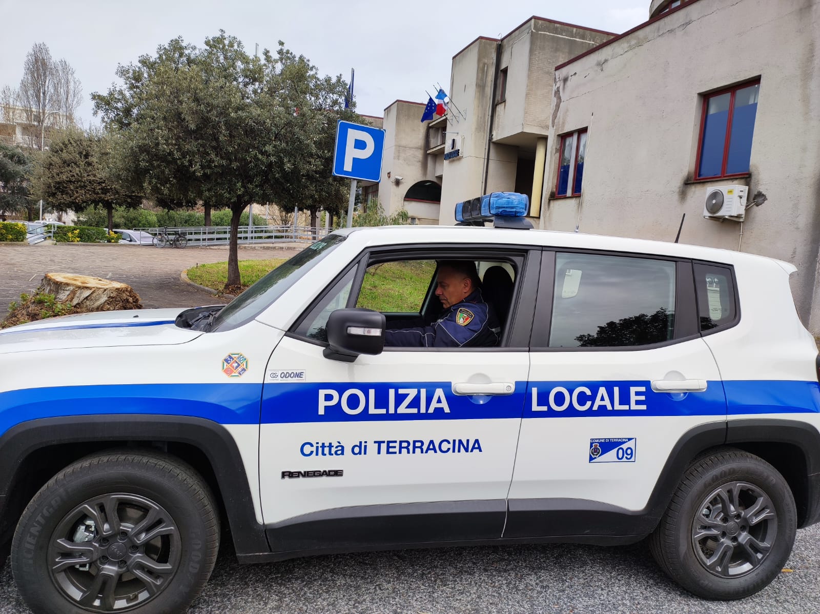 Terracina / Ombrelloni e sdraio abusivi sugli arenili, i controlli della Polizia Locale