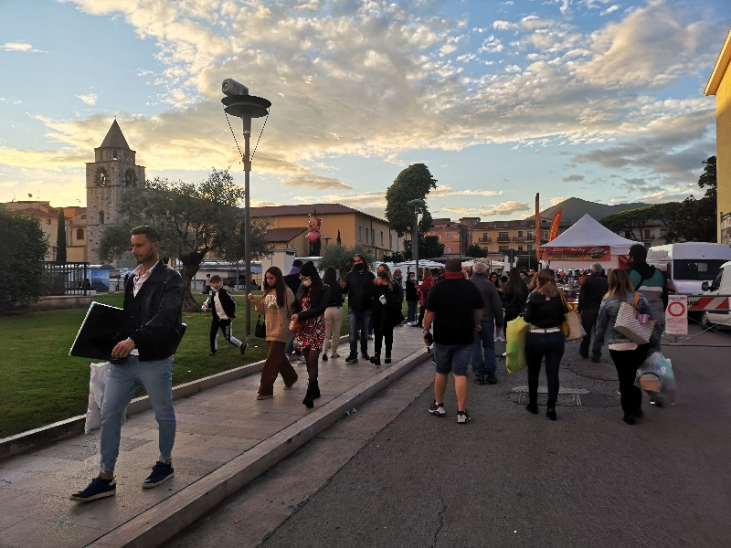 Fondi / Rissa durante la festa patronale, il Questore adotta due provvedimenti di Daspo Urbano