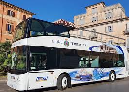 Terracina / Trasporto pubblico locale, è tornato operativo l’autobus scoperto sulla linea A1 mare