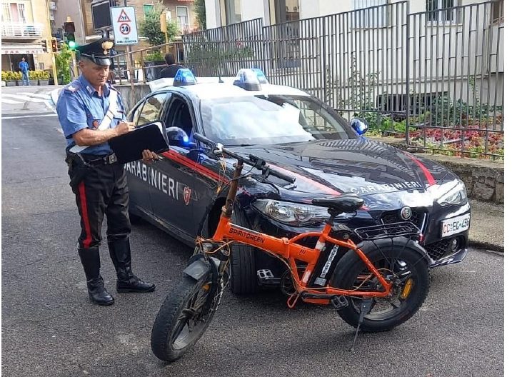 Minturno / Ruba la bicicletta elettrica di un ragazzino, fermato e arrestato un 23enne