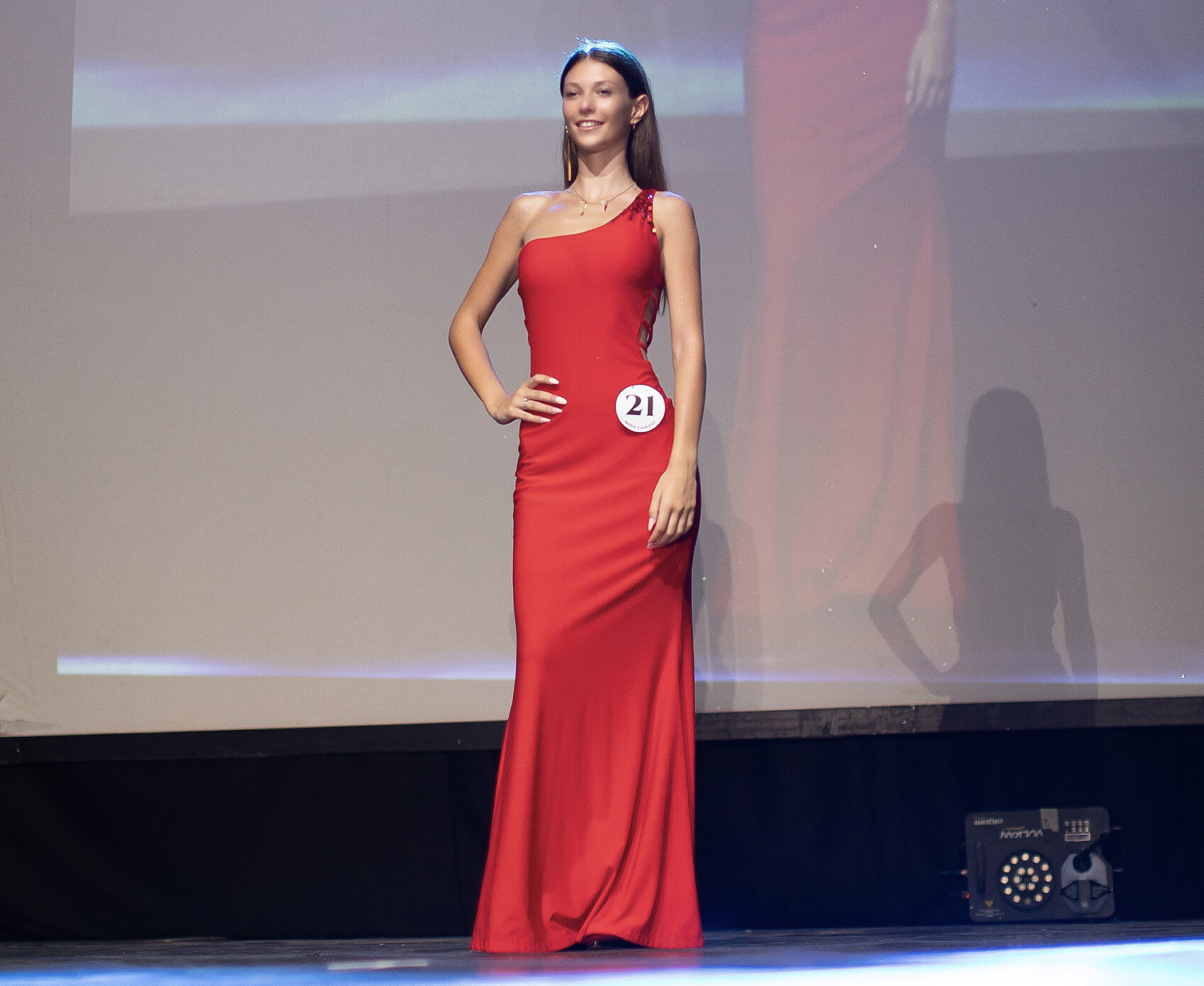 Formia / Lucrezia Cannavale colleziona titoli di bellezza, aggiunge il secondo posto di Miss Terracina 2024