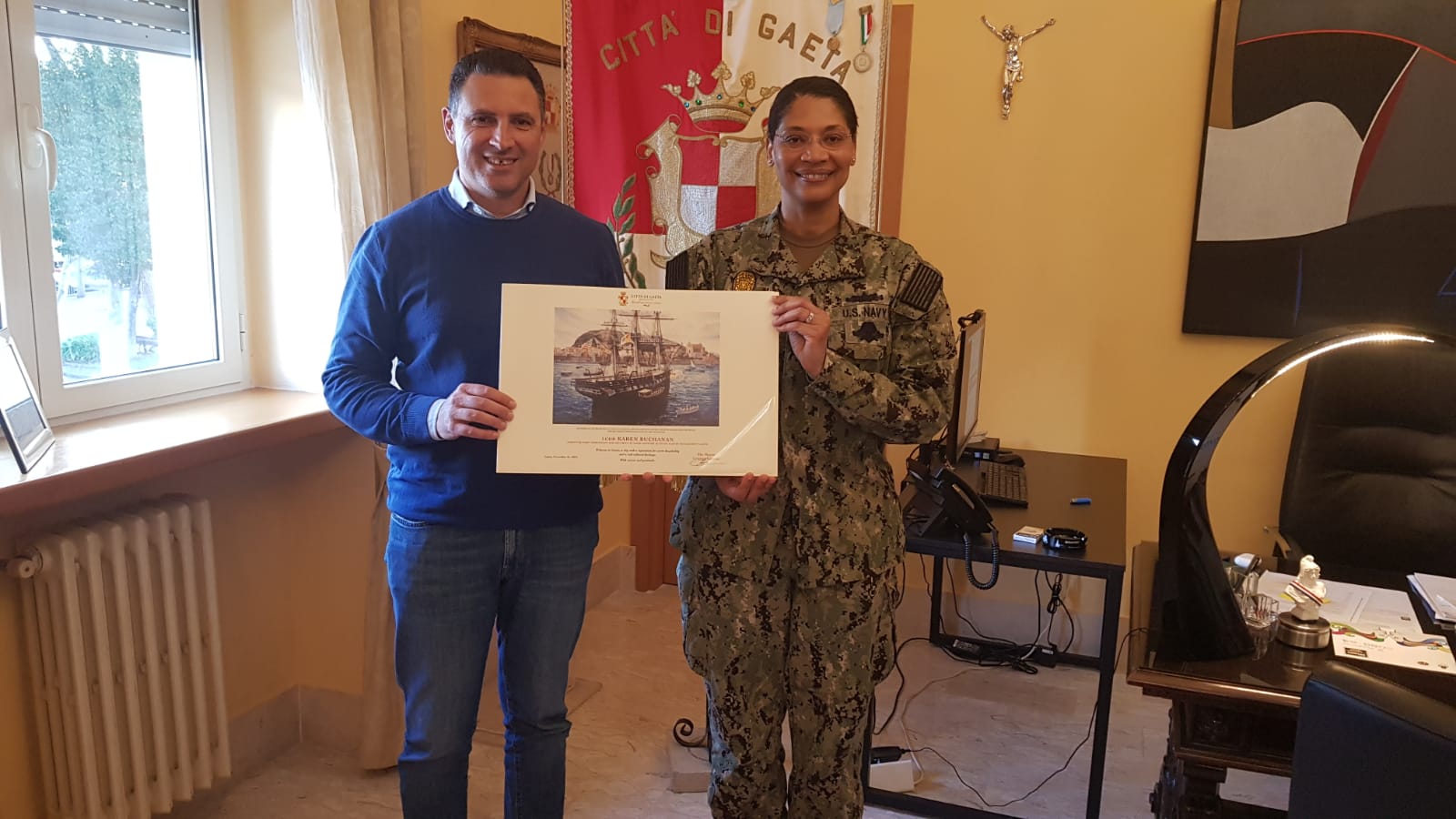 Gaeta / Il sindaco Cristian Leccese accoglie Karen Buchanan comandante della locale base Nato