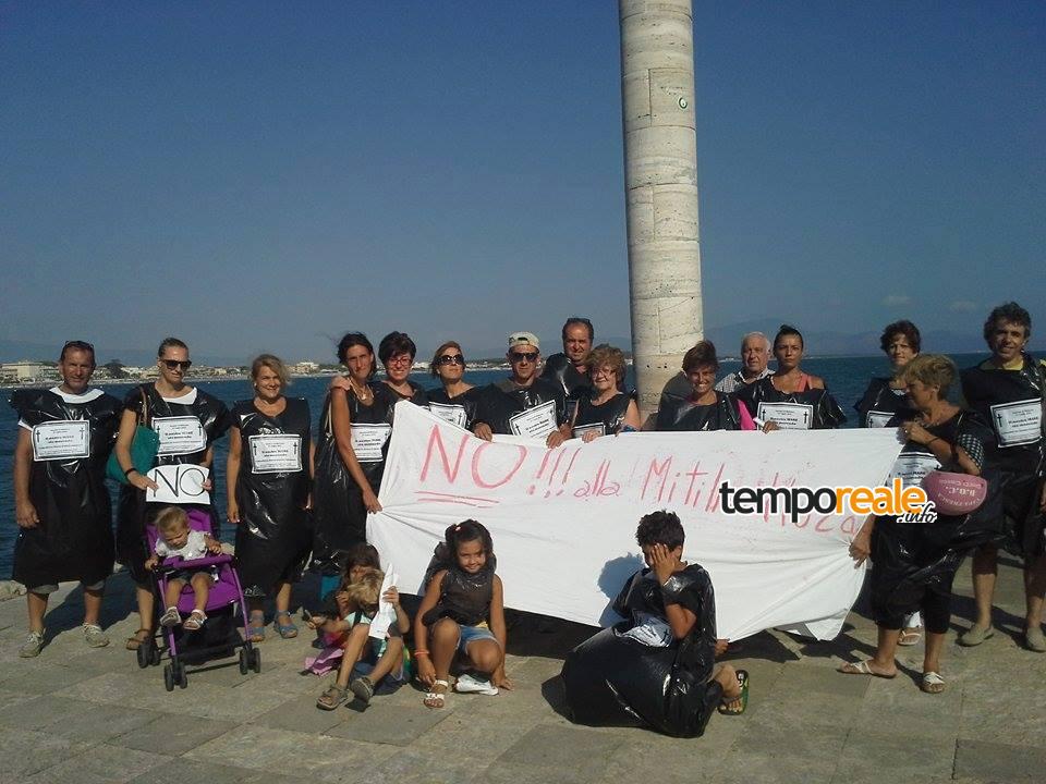 Un momento della manifestazione di protesta a Monte d'Oro