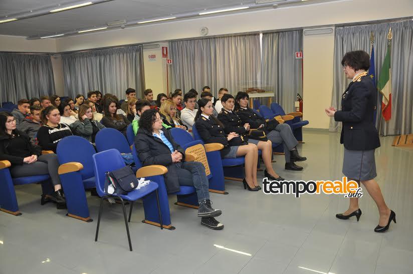 frosinone donne polizia incontro