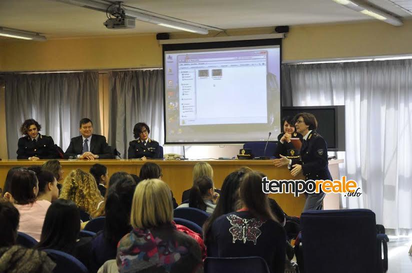 frosinone polizia con le donne incontro studenti