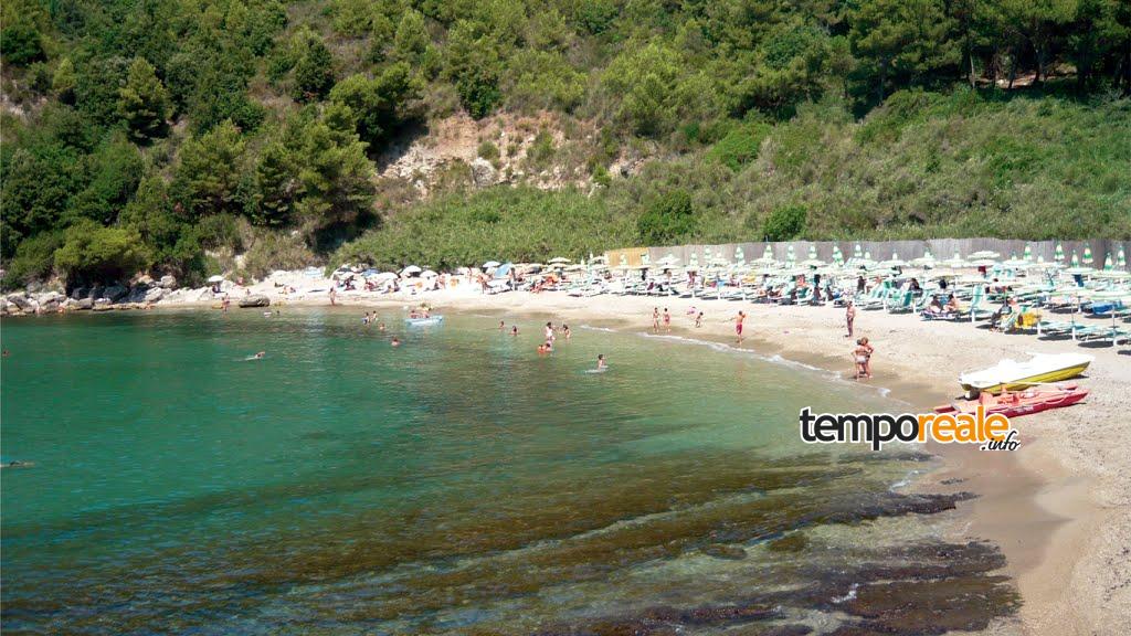 spiaggia sassolini scauri