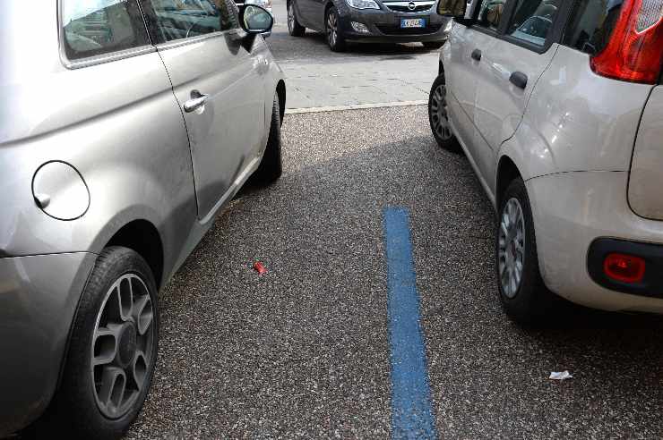 parcheggio strisce blu