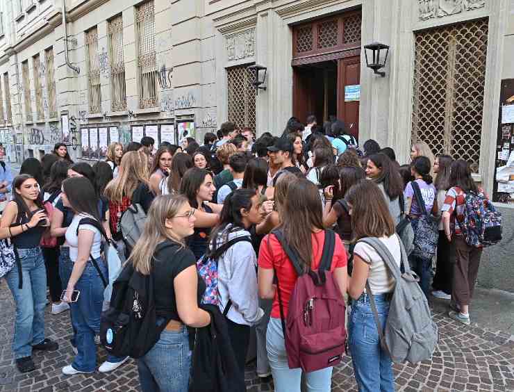 studenti entrata scuola