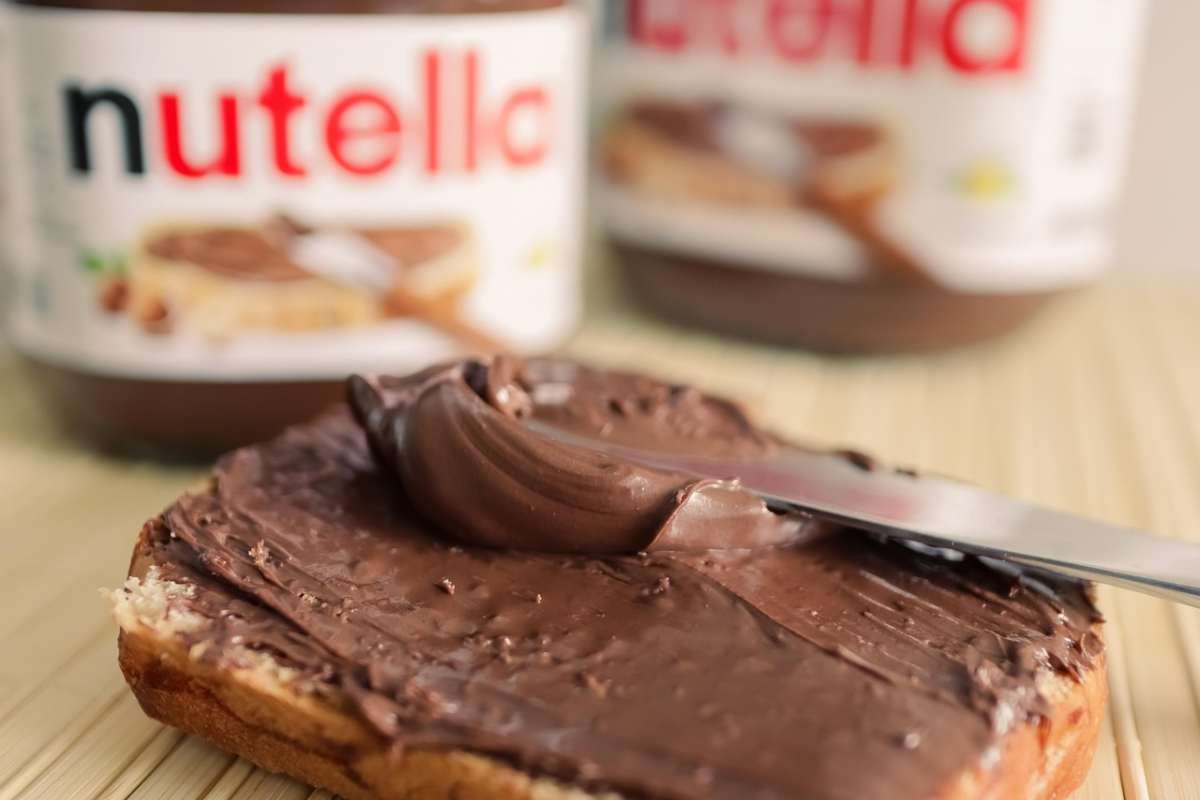 Nutella spalmata sul pane