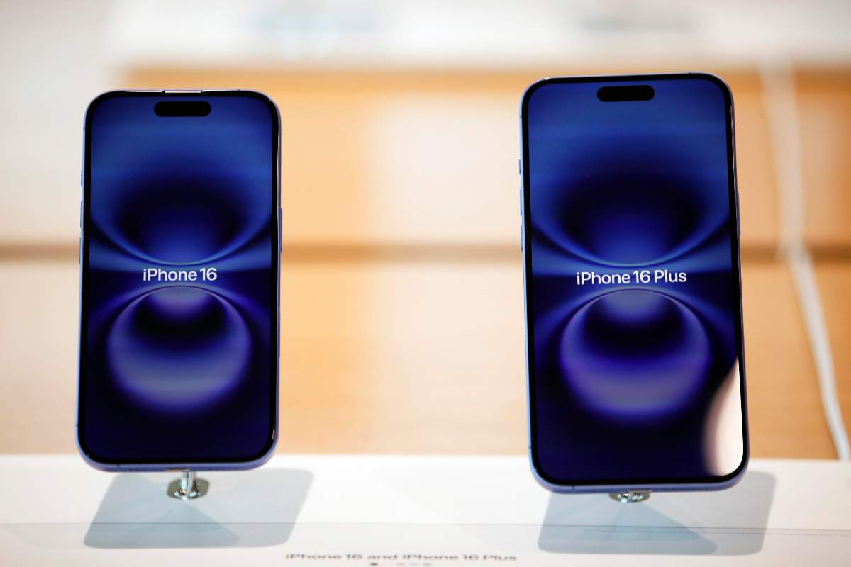 È arrivato l’iPhone ‘economico’: ecco quanto costa e quando potrete prenderlo