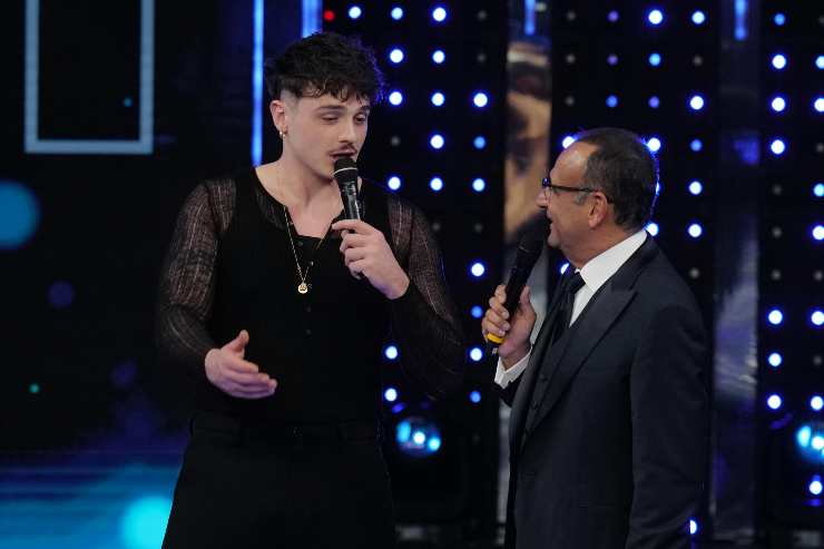 Olly con Carlo Conti sul palco dell'Ariston