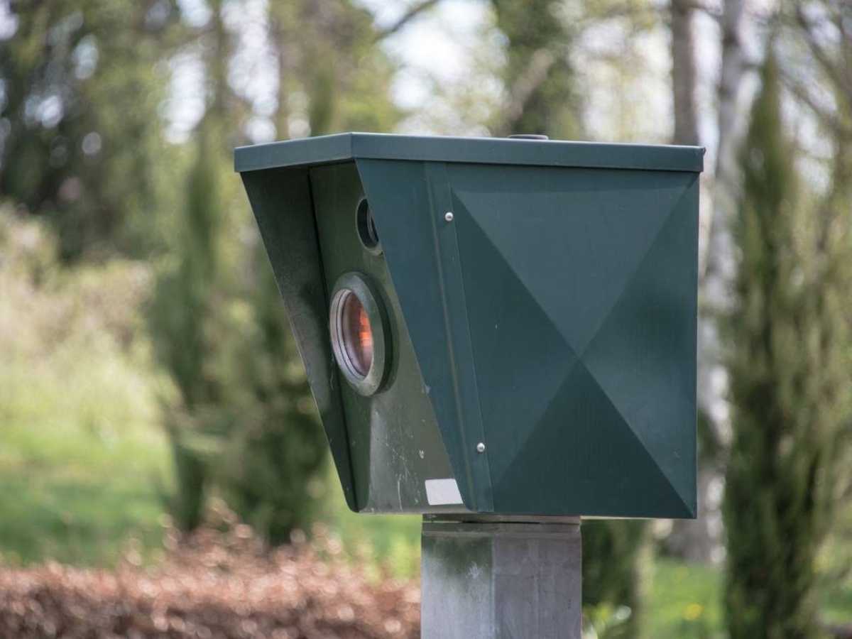 Dispositivo autovelox a bordo di una strada