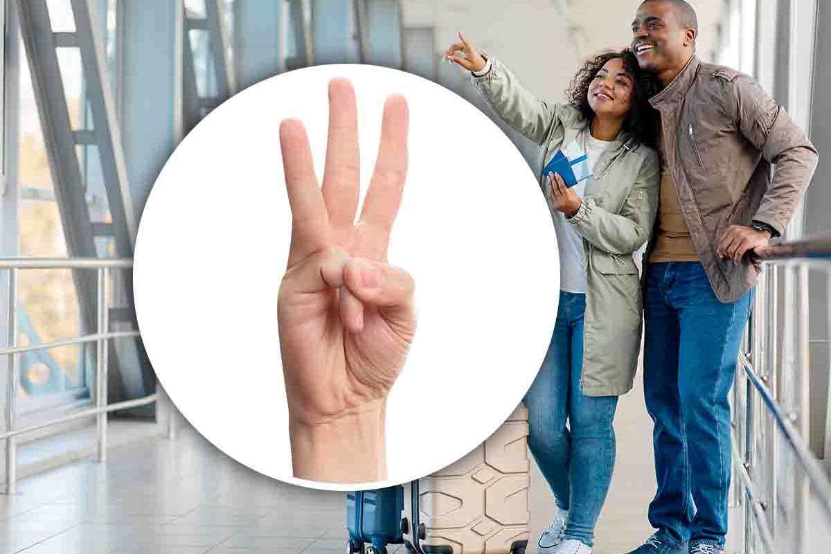 Segno del tre con la mano e persone in viaggio