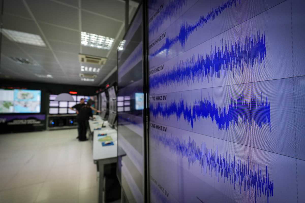 Rilevamenti delle scosse di terremoto alla sede dell'INGV a Napoli