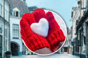 Neve in città e fiocco di neve a forma di cuore