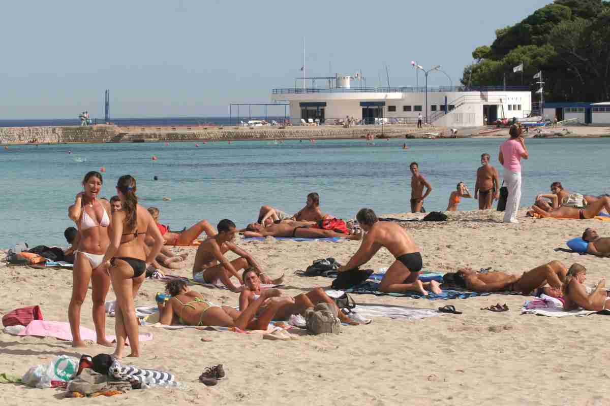 Persone a mare in Sicilia