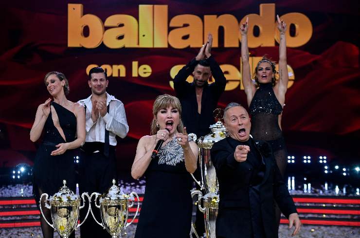 Milly Carlucci e Paolo Belli nella serata finale di Ballando con le Stelle