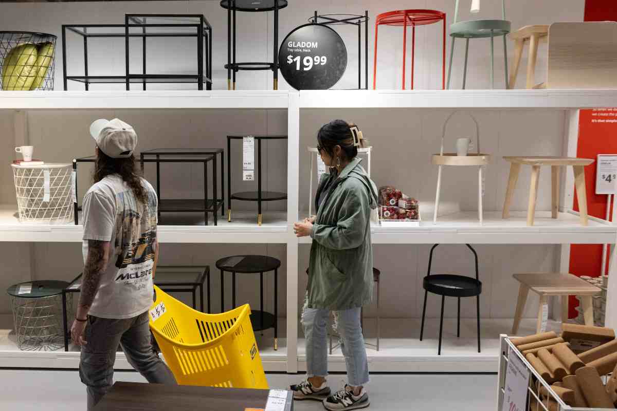 mobili esposti in un negozio Ikea